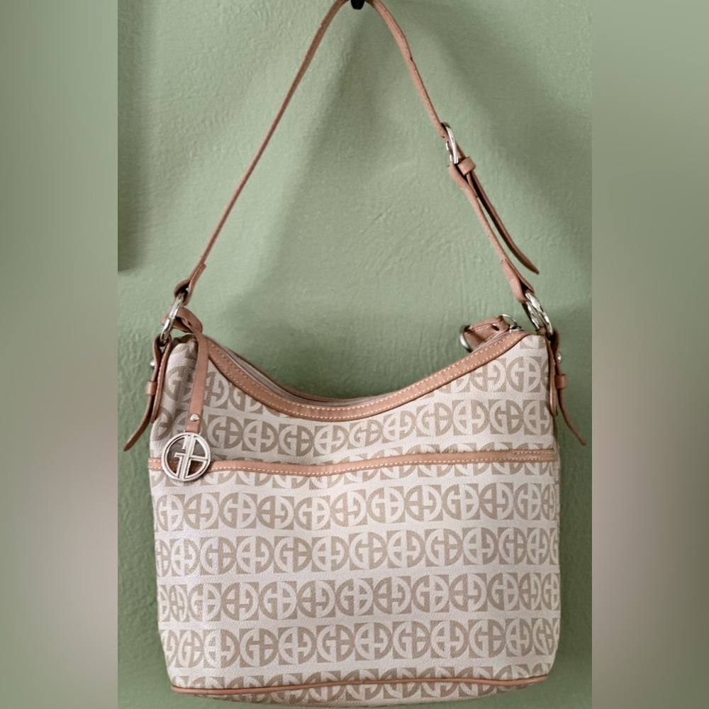 Gianni Bernini signature Handbag. Man made, Classic details.